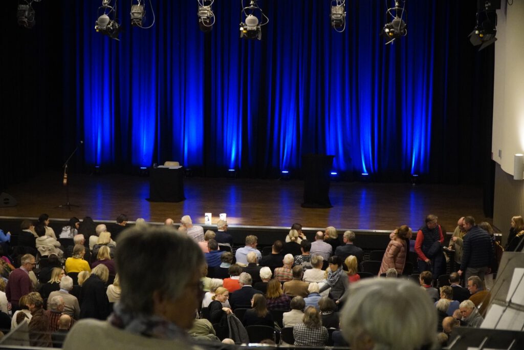 Das Publikum von "Annes Kampf" in der Stadthalle Erkelenz